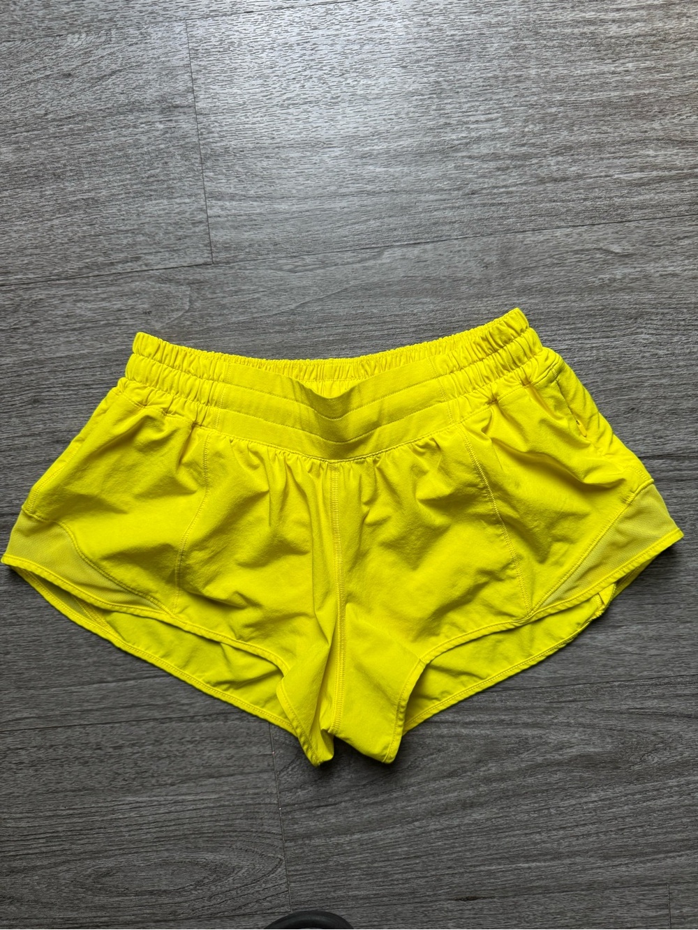 Lululemon Hotty Hot Low-Rise Lined Short 2.5"
Sonic Yellow